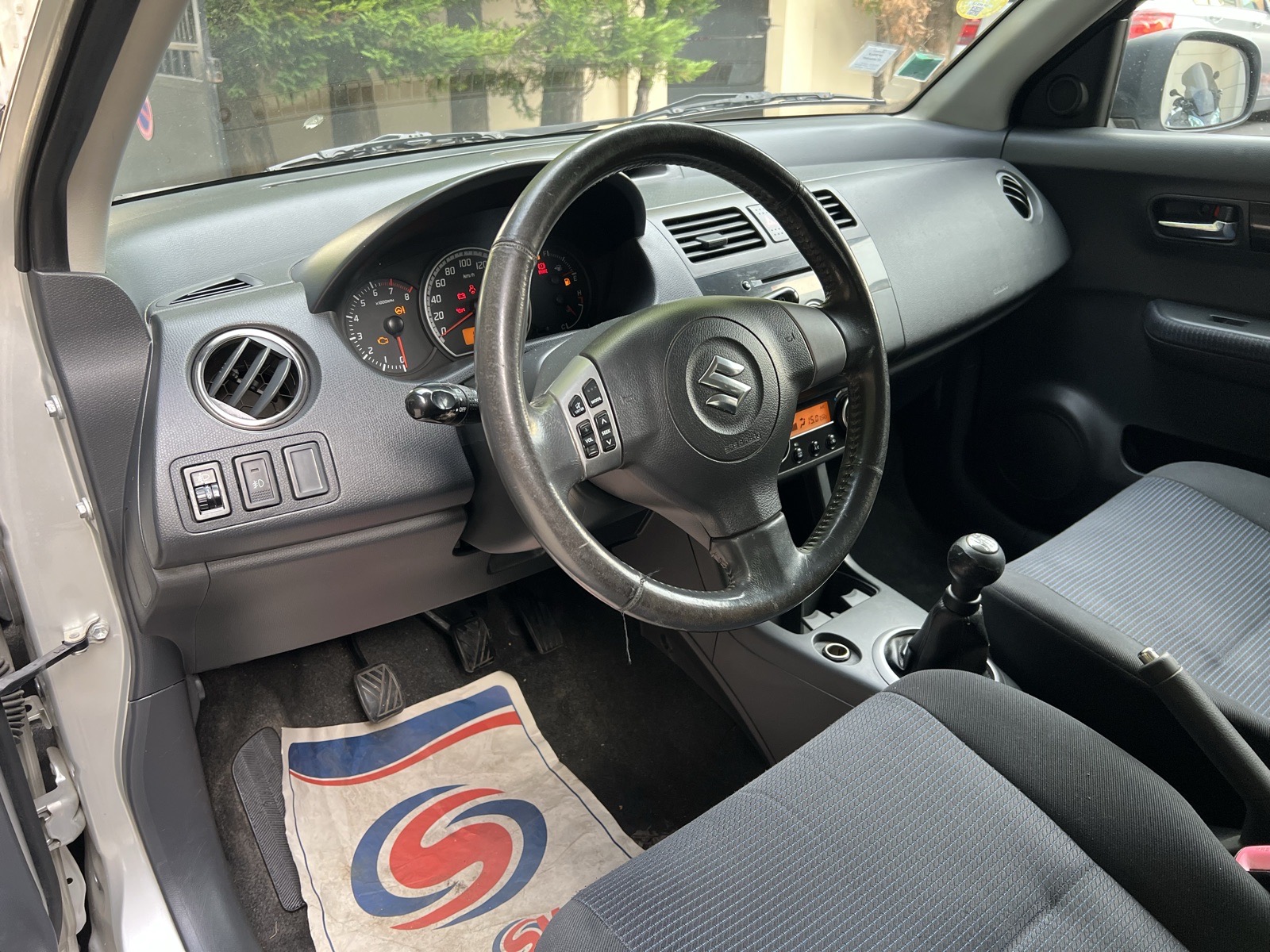 Suzuki Swift — photo 5