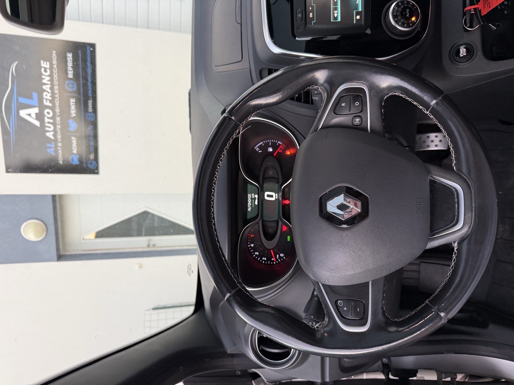 Renault Captur — photo 8