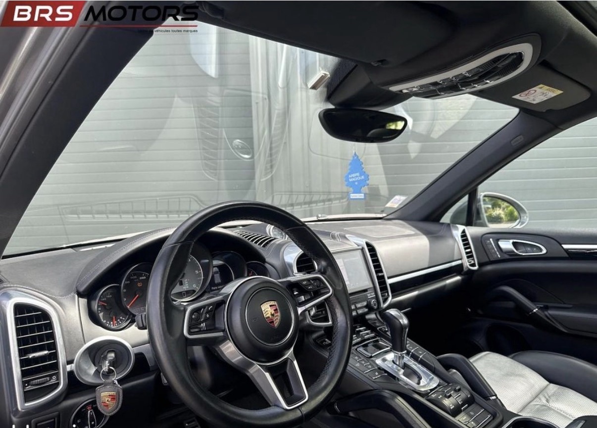 Porsche Cayenne — photo 3