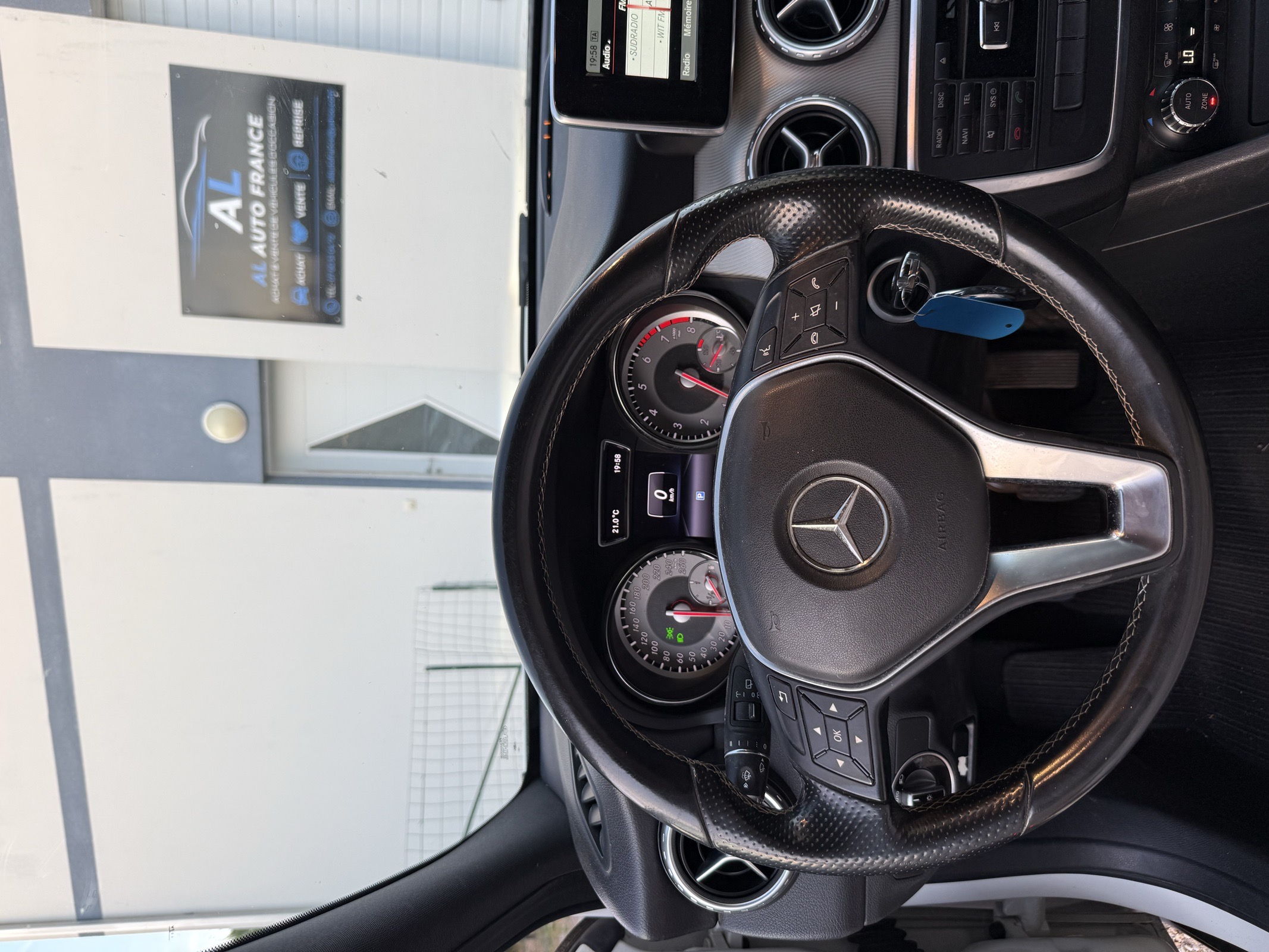 Mercedes-Benz GLA — photo 6