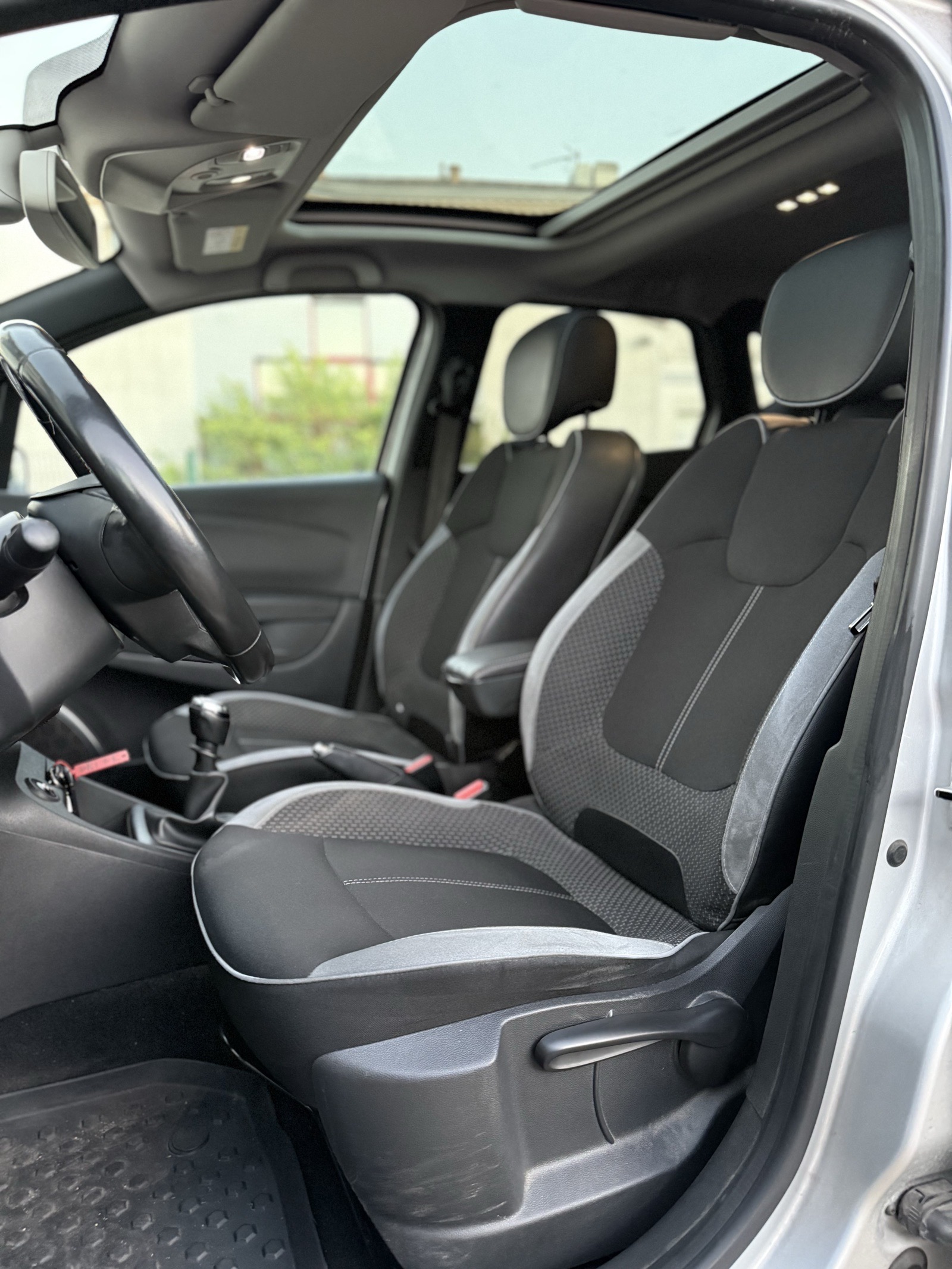 Renault Captur — photo 9